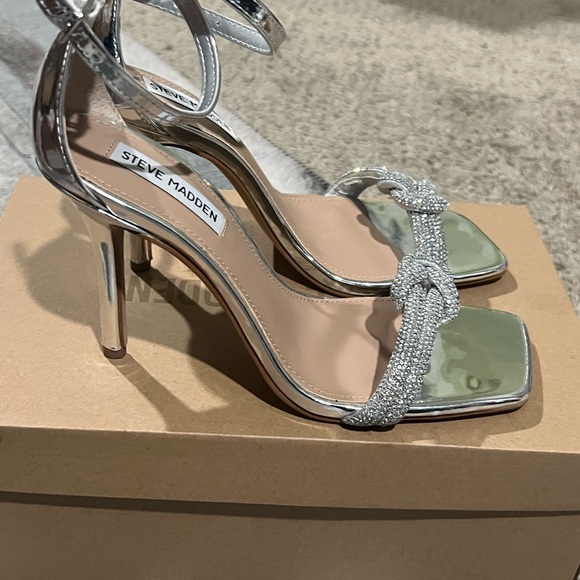 Steve Madden confeti silver ankle strap evening sandals. - Picture 6 of 10